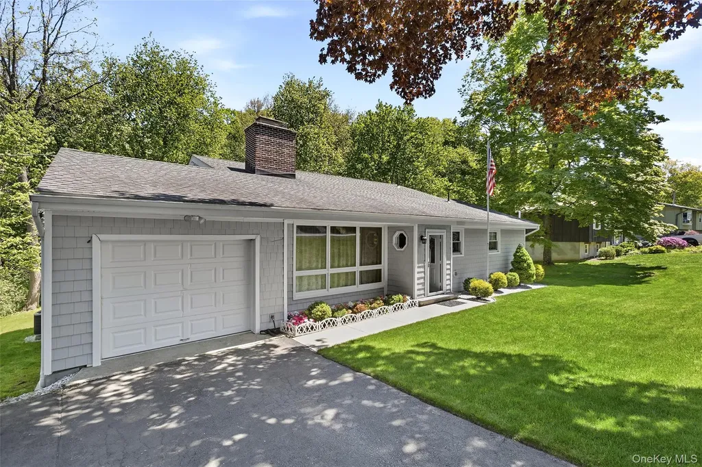 18 Collier Drive E Carmel NY 10512