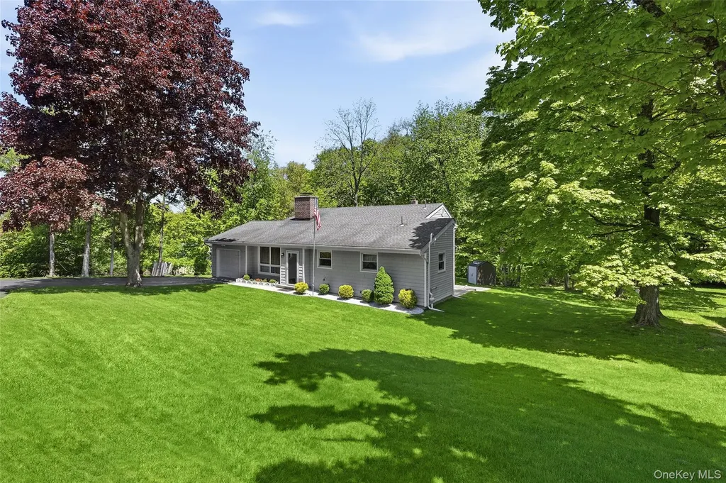 18 Collier Drive E Carmel NY 10512