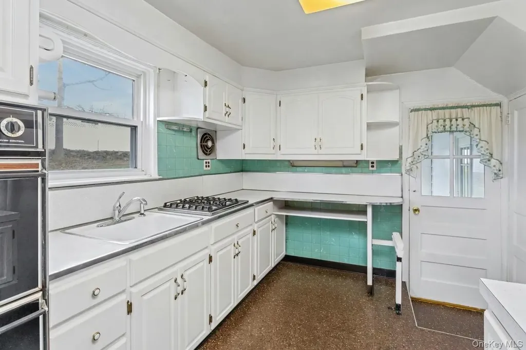 260 Roundhill Drive Yonkers NY 10710