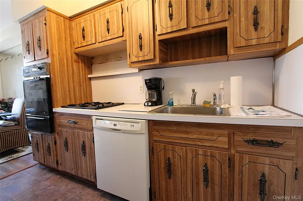 60-60 69th Place Maspeth NY 11378
