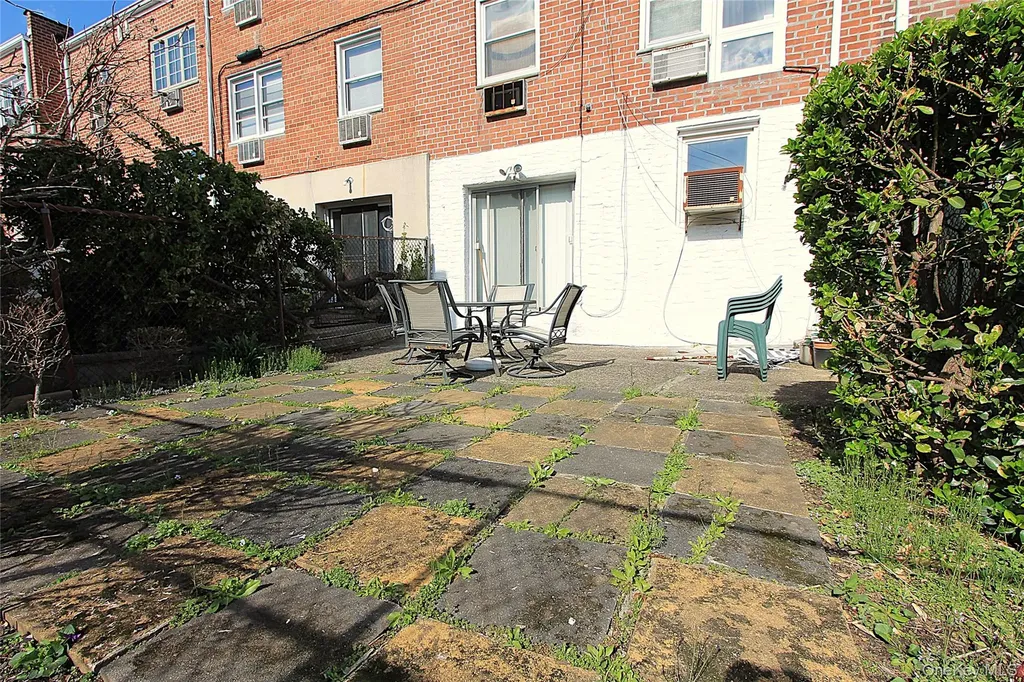60-60 69th Place Maspeth NY 11378