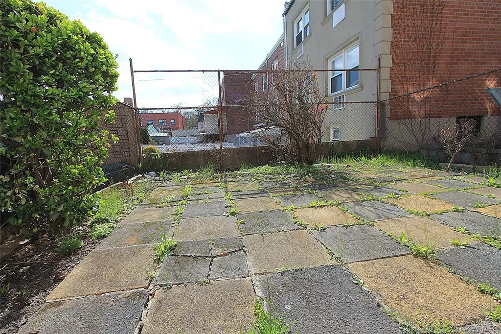 60-60 69th Place Maspeth NY 11378