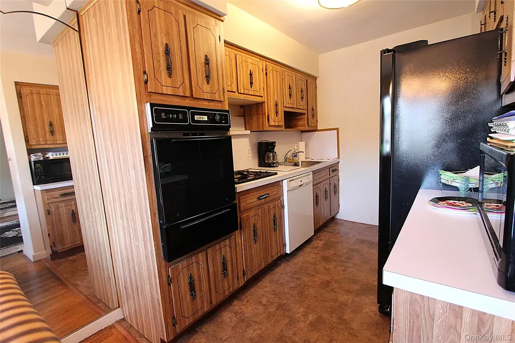 60-60 69th Place Maspeth NY 11378