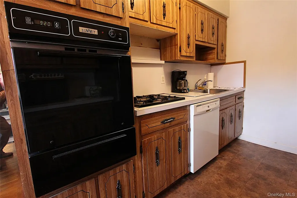 60-60 69th Place Maspeth NY 11378