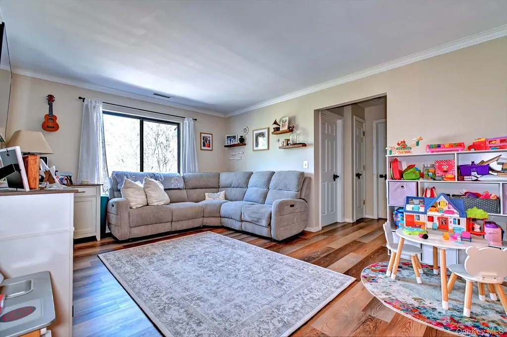 847 Skyline Drive Coram NY 11727