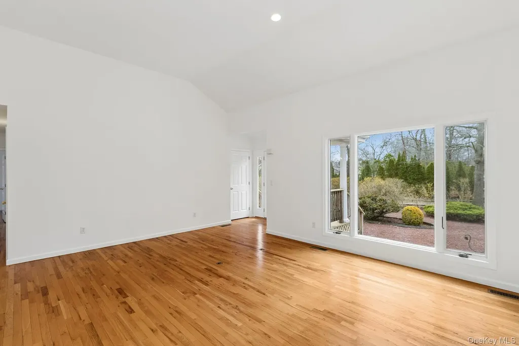 4 Carols Way Hampton Bays NY 11946