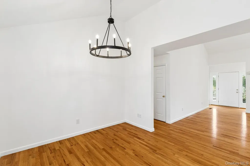 4 Carols Way Hampton Bays NY 11946