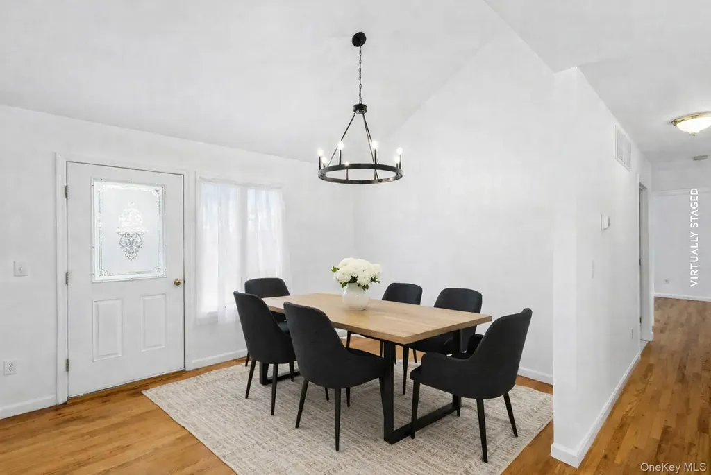 4 Carols Way Hampton Bays NY 11946