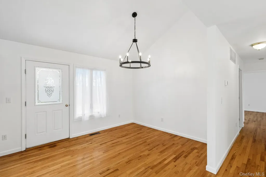 4 Carols Way Hampton Bays NY 11946