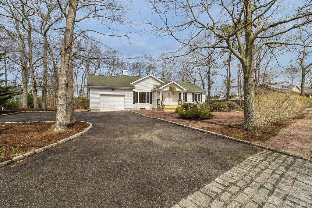 4 Carols Way Hampton Bays NY 11946