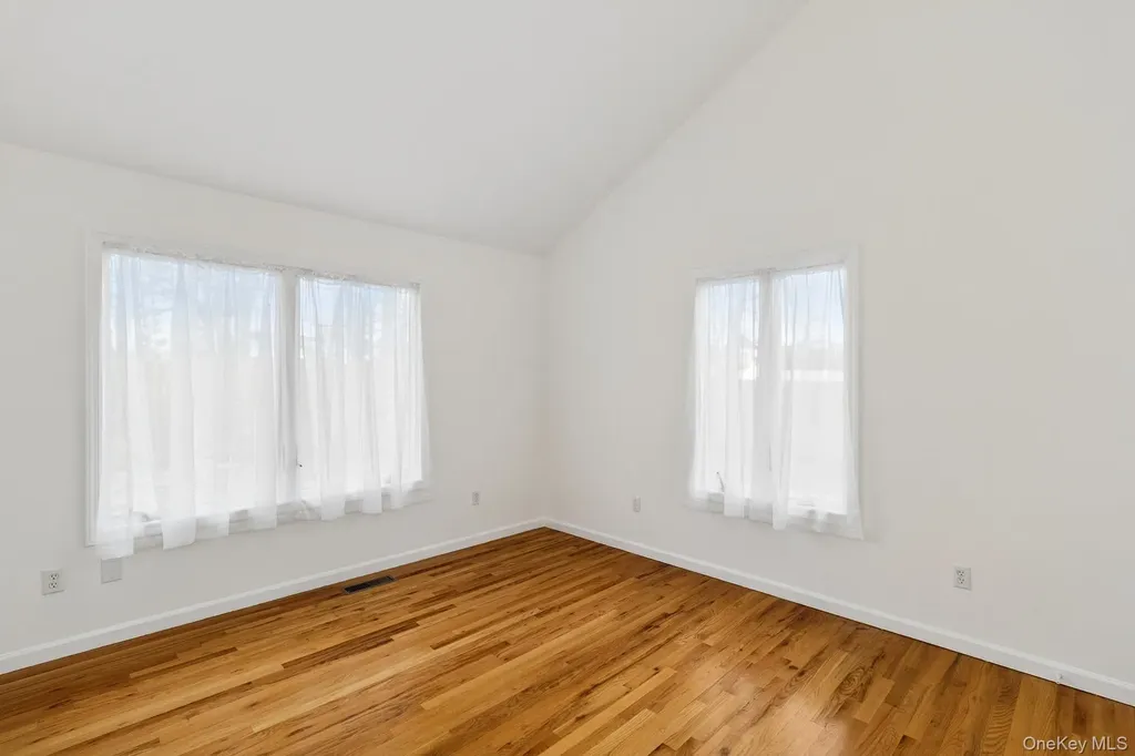 4 Carols Way Hampton Bays NY 11946