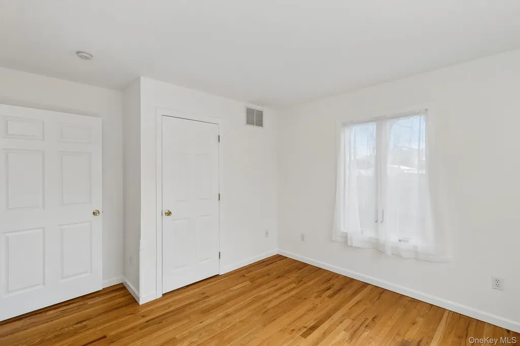4 Carols Way Hampton Bays NY 11946