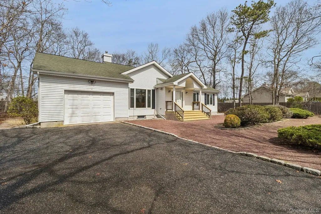 4 Carols Way Hampton Bays NY 11946
