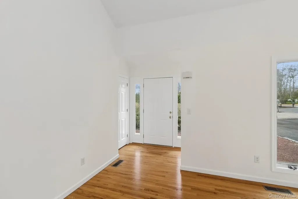 4 Carols Way Hampton Bays NY 11946