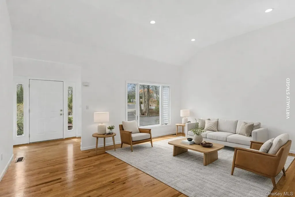 4 Carols Way Hampton Bays NY 11946