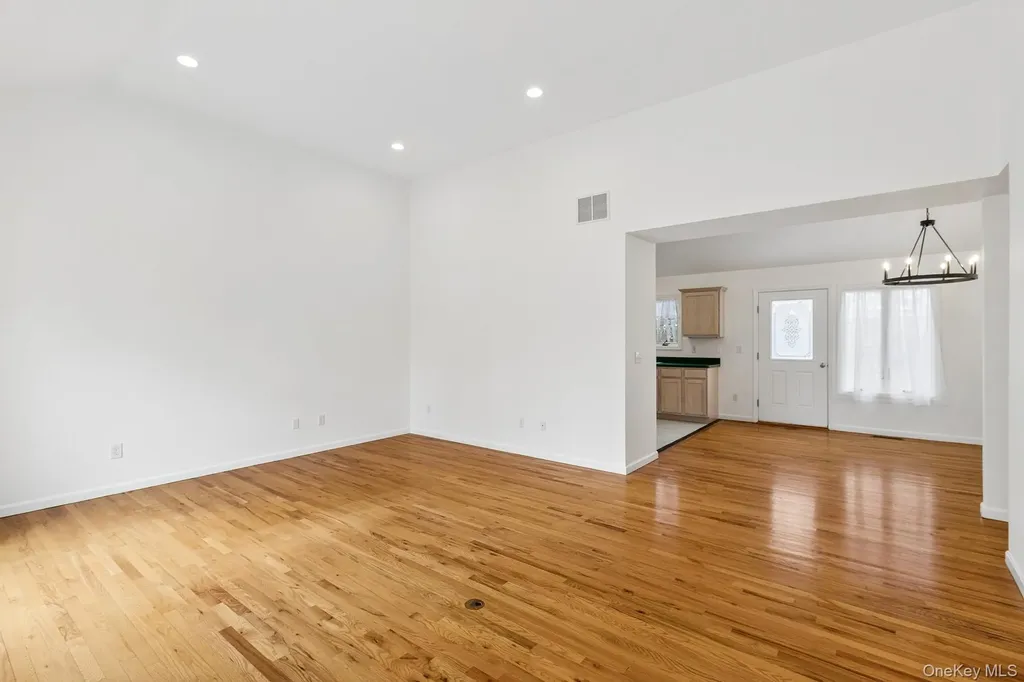 4 Carols Way Hampton Bays NY 11946