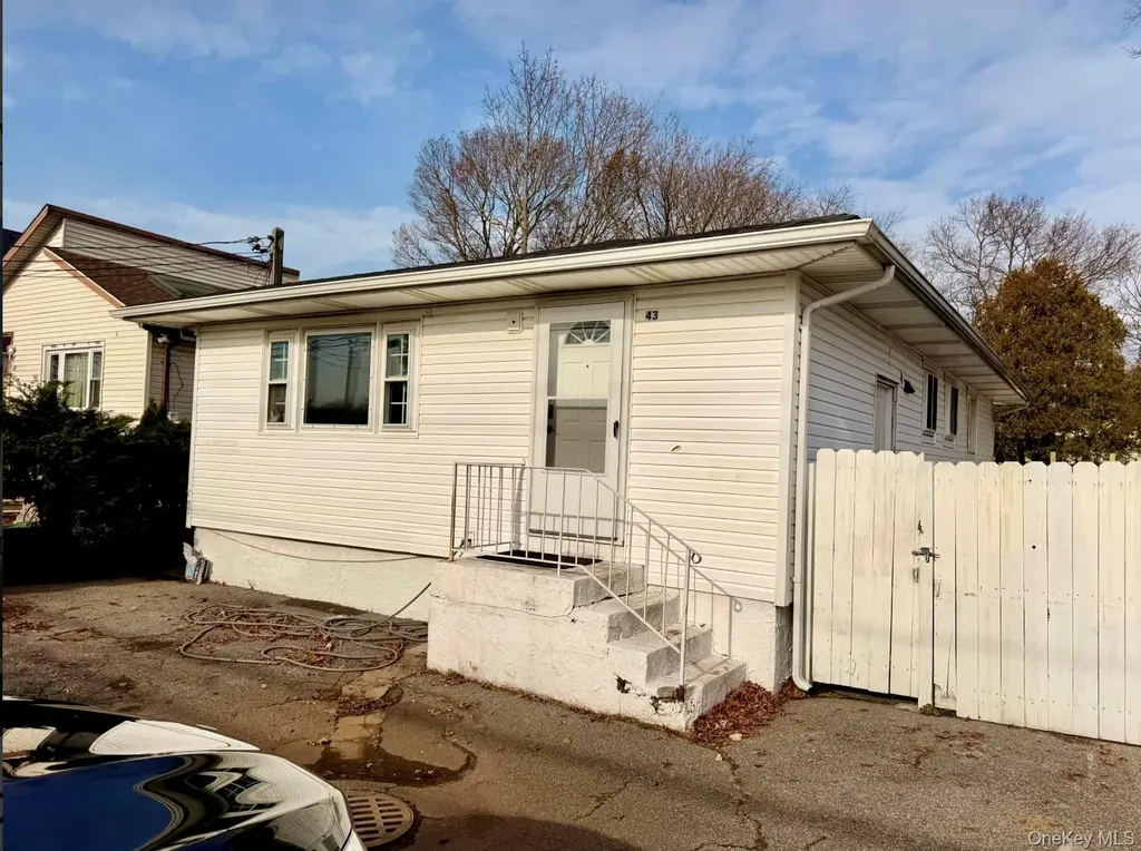 43 Johnson Avenue Ronkonkoma NY 11779