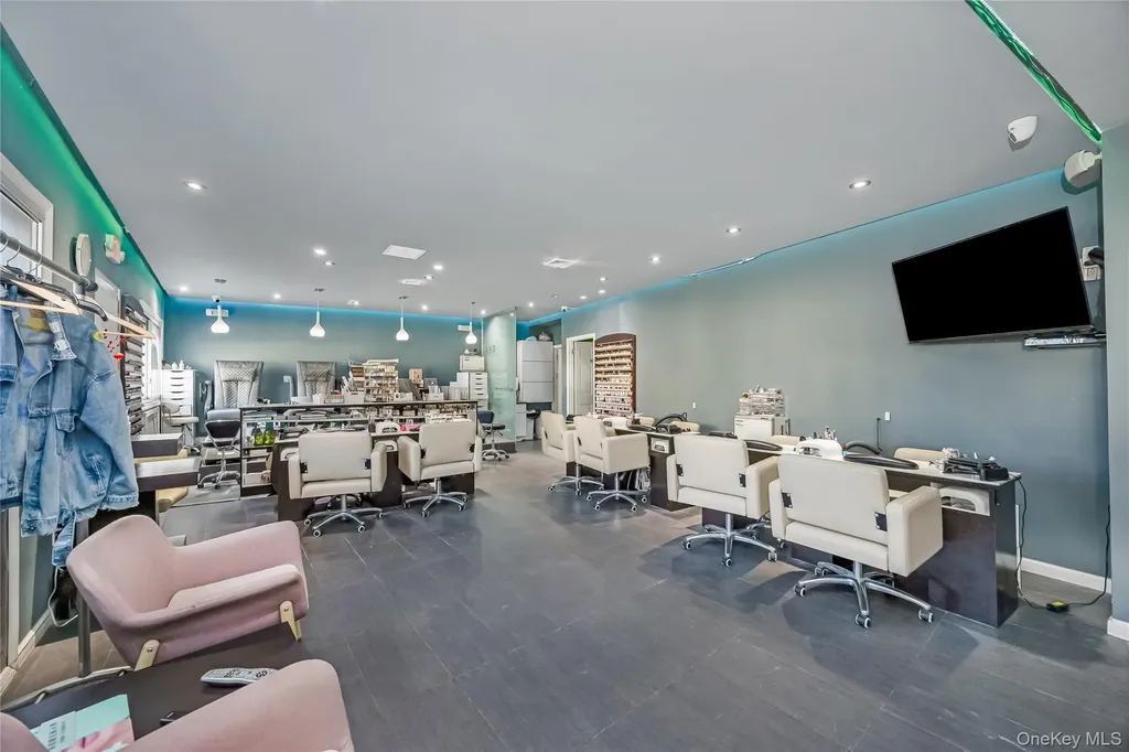 222 Hempstead Avenue Lynbrook NY 11563