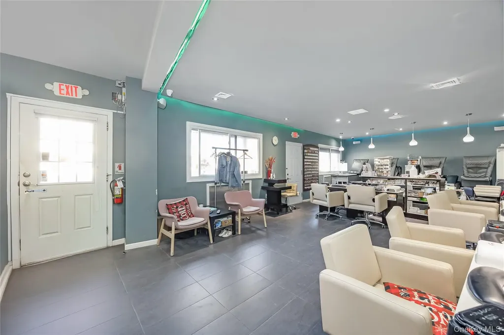 222 Hempstead Avenue Lynbrook NY 11563