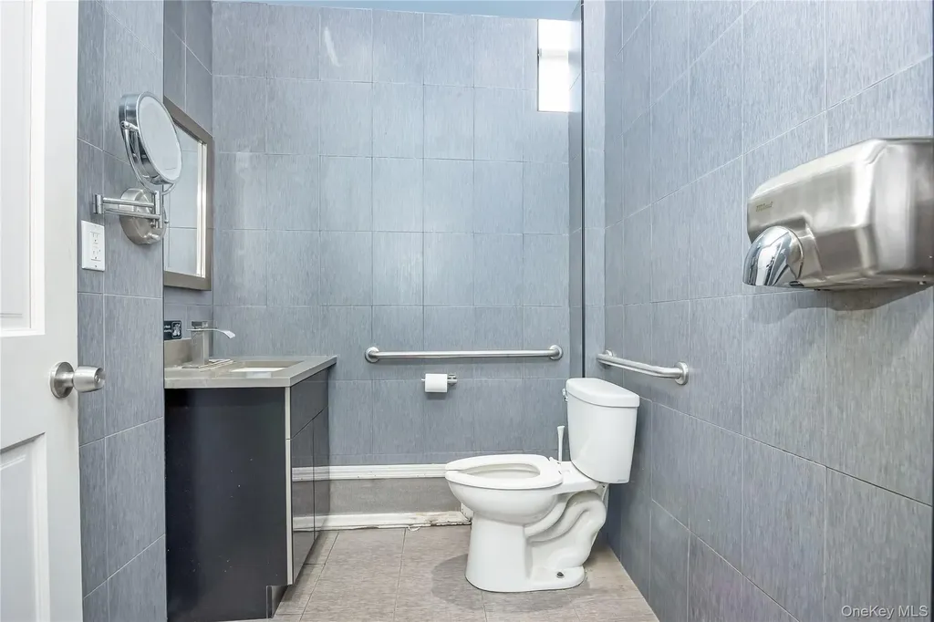 222 Hempstead Avenue Lynbrook NY 11563
