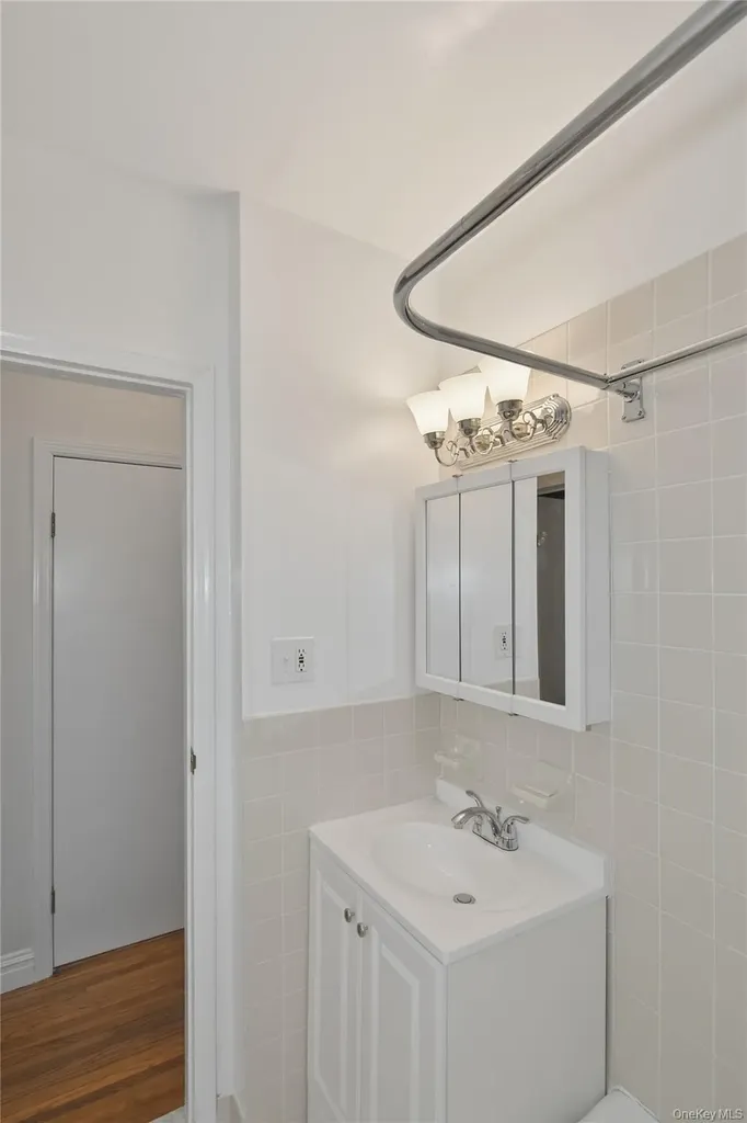 472 Gramatan Avenue Mount Vernon NY 10552