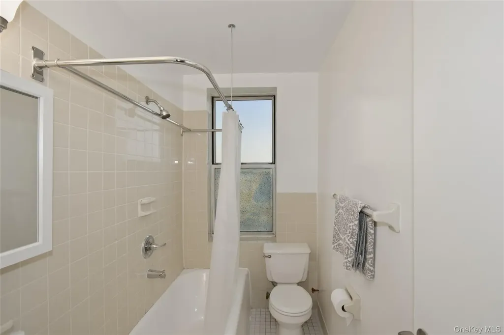472 Gramatan Avenue Mount Vernon NY 10552