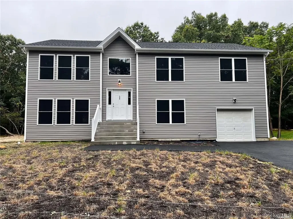 158 Norfleet Medford NY 11763