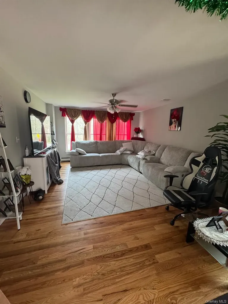 158 Norfleet Medford NY 11763