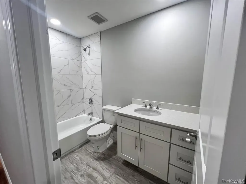 158 Norfleet Medford NY 11763