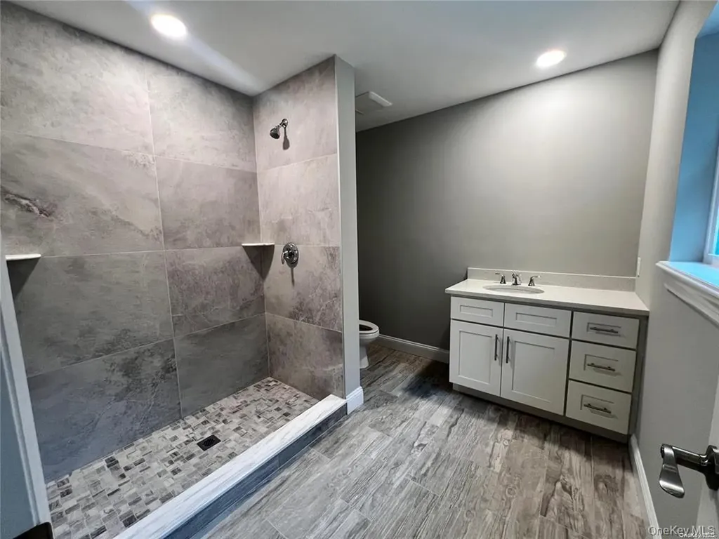158 Norfleet Medford NY 11763