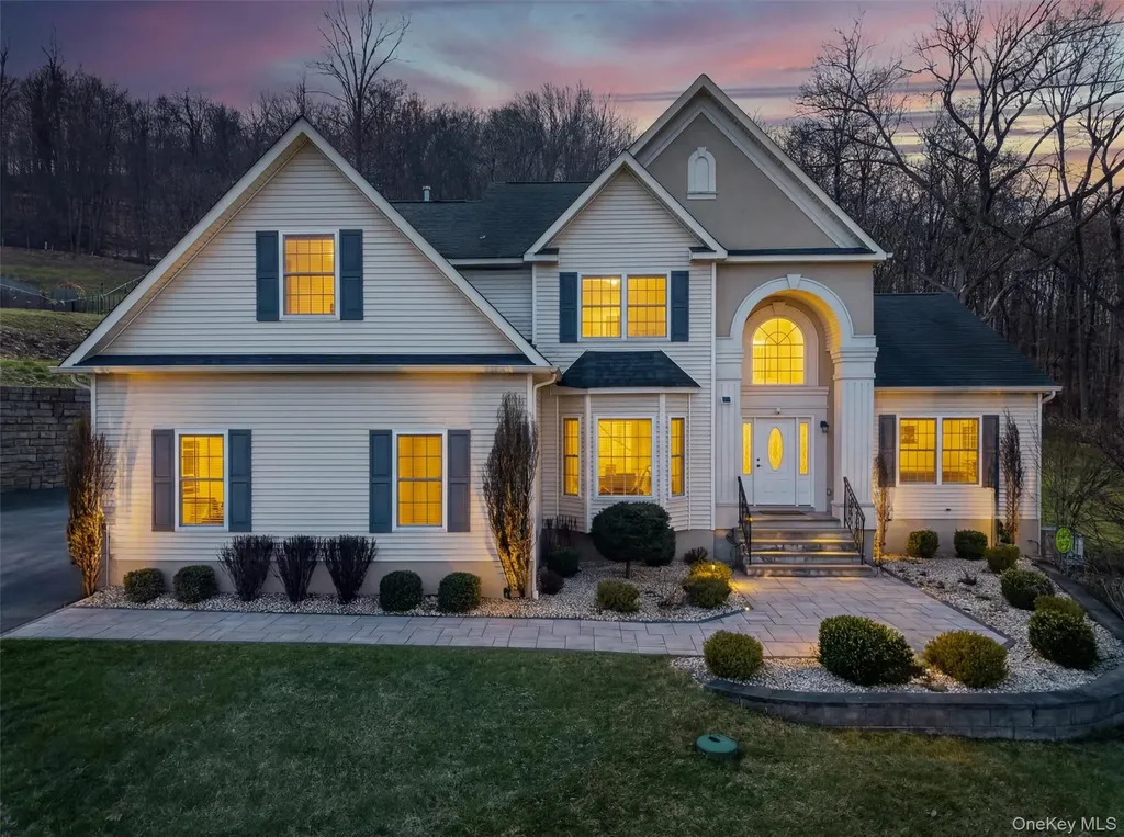 2 Pond Ridge Crossing Newburgh NY 12550