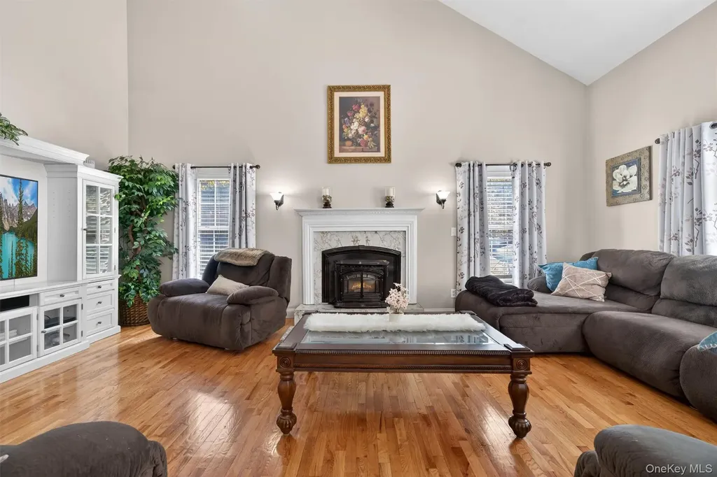 2 Pond Ridge Crossing Newburgh NY 12550