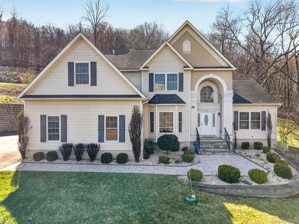 2 Pond Ridge Crossing Newburgh NY 12550