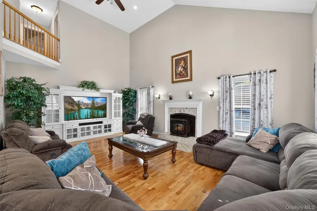 2 Pond Ridge Crossing Newburgh NY 12550