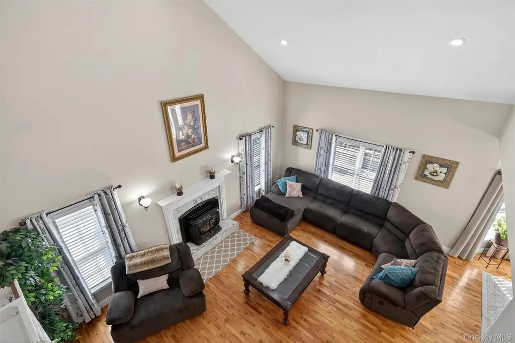 2 Pond Ridge Crossing Newburgh NY 12550
