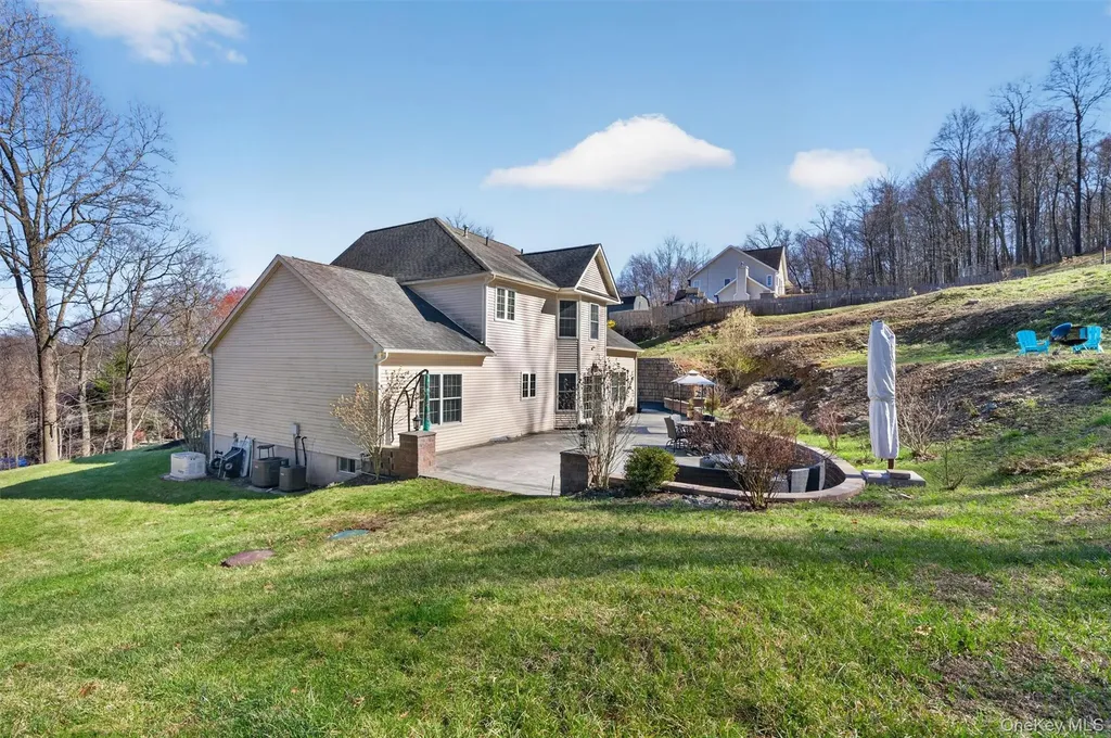 2 Pond Ridge Crossing Newburgh NY 12550