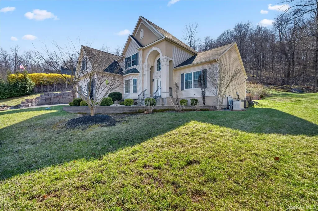 2 Pond Ridge Crossing Newburgh NY 12550