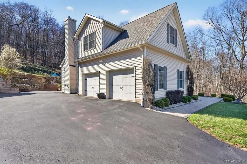 2 Pond Ridge Crossing Newburgh NY 12550