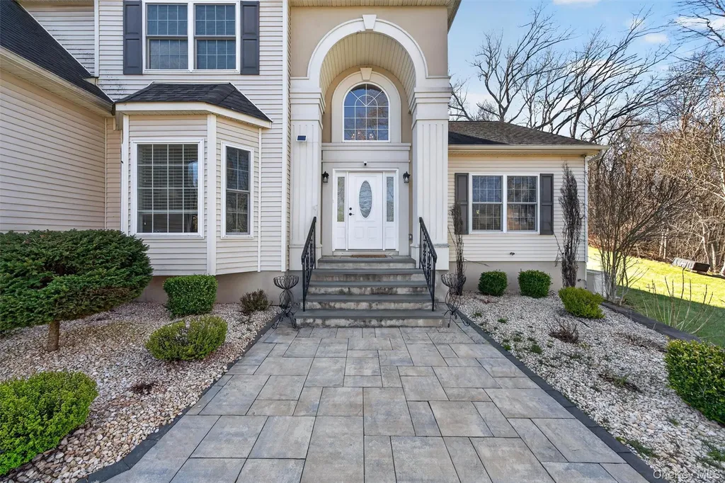 2 Pond Ridge Crossing Newburgh NY 12550