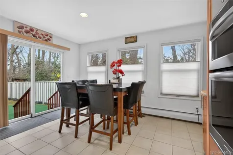 43 Highwood Road East Norwich NY 11732