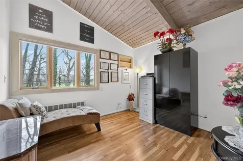 43 Highwood Road East Norwich NY 11732