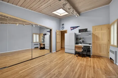43 Highwood Road East Norwich NY 11732