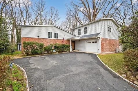 43 Highwood Road East Norwich NY 11732