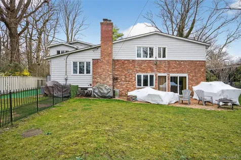 43 Highwood Road East Norwich NY 11732