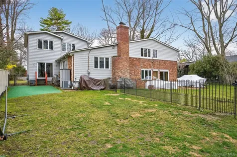 43 Highwood Road East Norwich NY 11732
