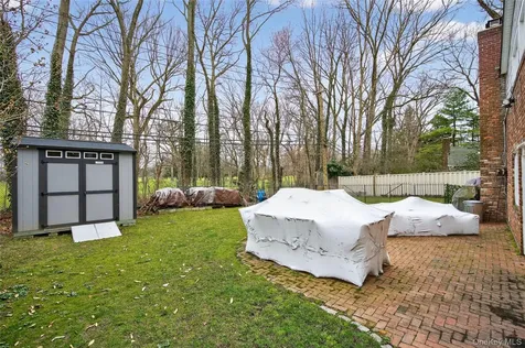 43 Highwood Road East Norwich NY 11732
