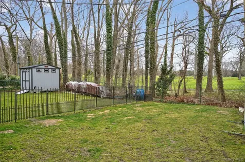 43 Highwood Road East Norwich NY 11732