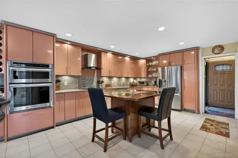 43 Highwood Road East Norwich NY 11732