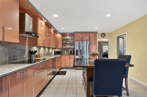 43 Highwood Road East Norwich NY 11732