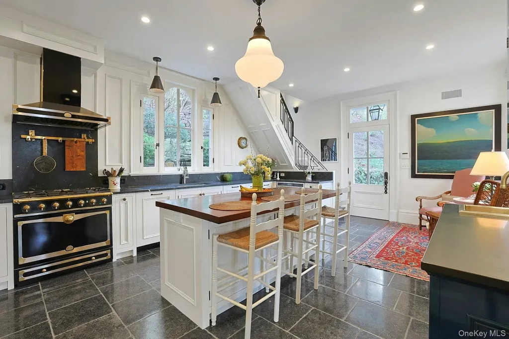 216-217 River Road Nyack NY 10960